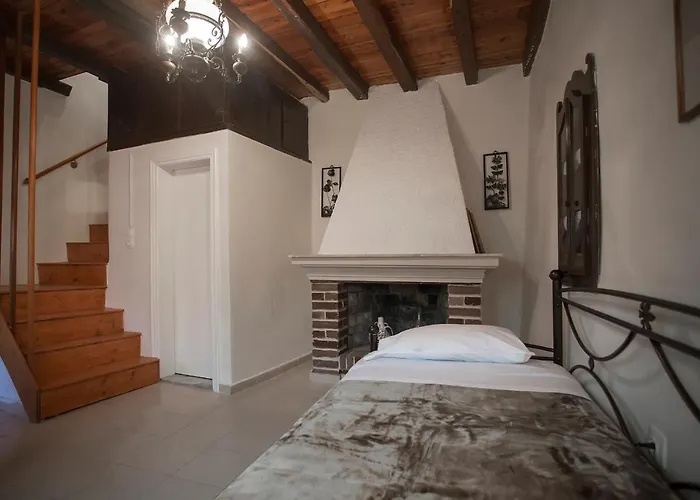 Traditional Cozy House In The Village Ano Garounas